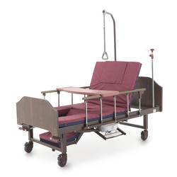 Медицинская кровать функциональная с туалетным устройством YG-6 (ММ-2124Н-12) ЛДСП